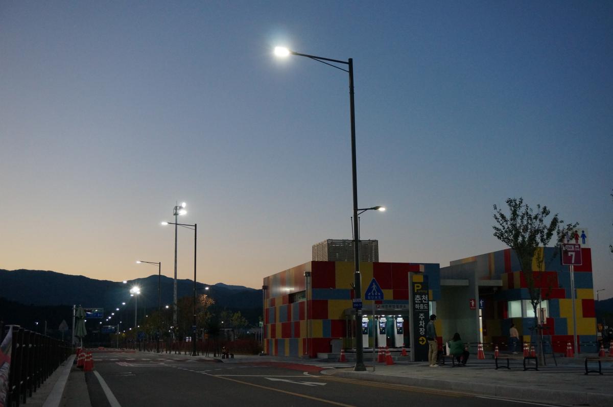 [LED 가로등 및 보안등] 춘천 레고랜드 주차장 이미지